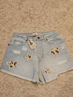 010p High-Rise Light Blue Denim Shorts with Leopard Star Appliqués